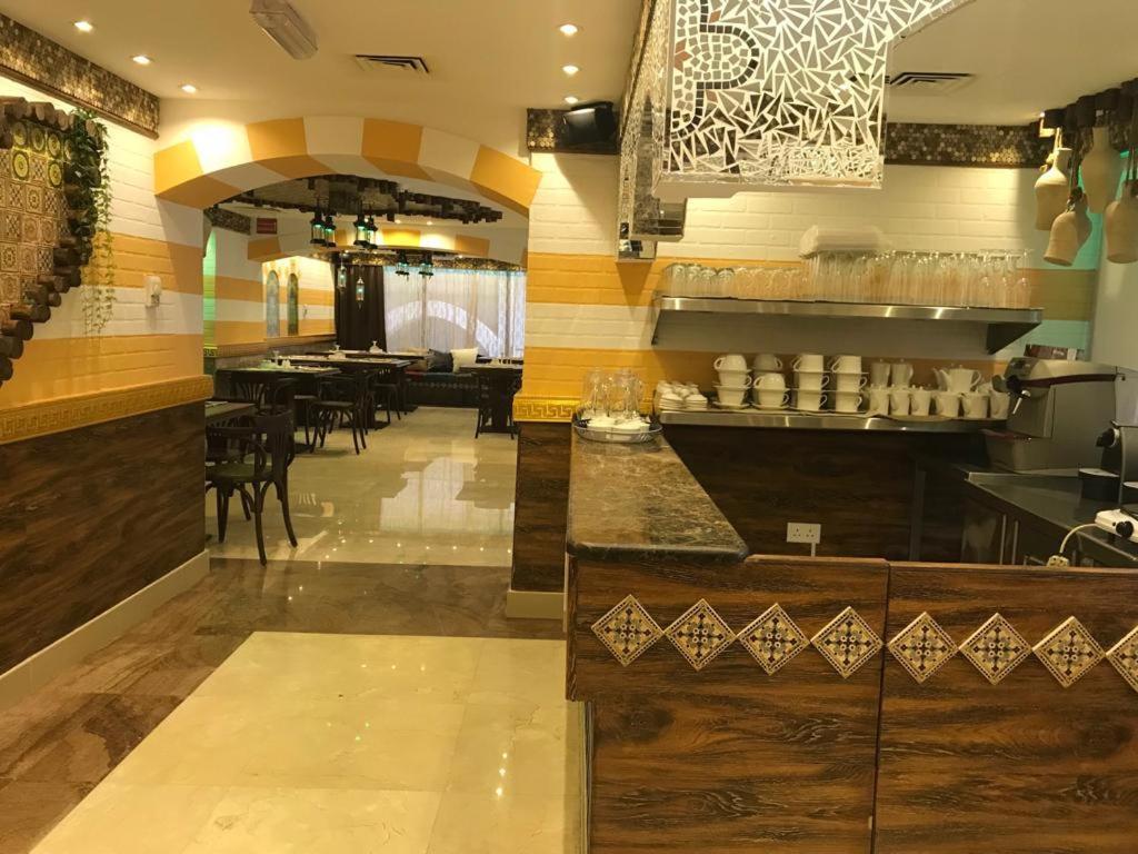 Trianon Royal Hotel Abu Dabi Dış mekan fotoğraf