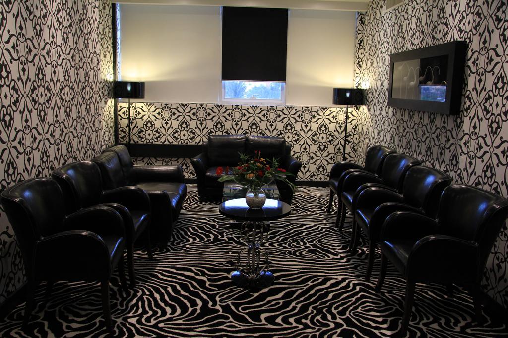 Trianon Royal Hotel Abu Dabi Dış mekan fotoğraf