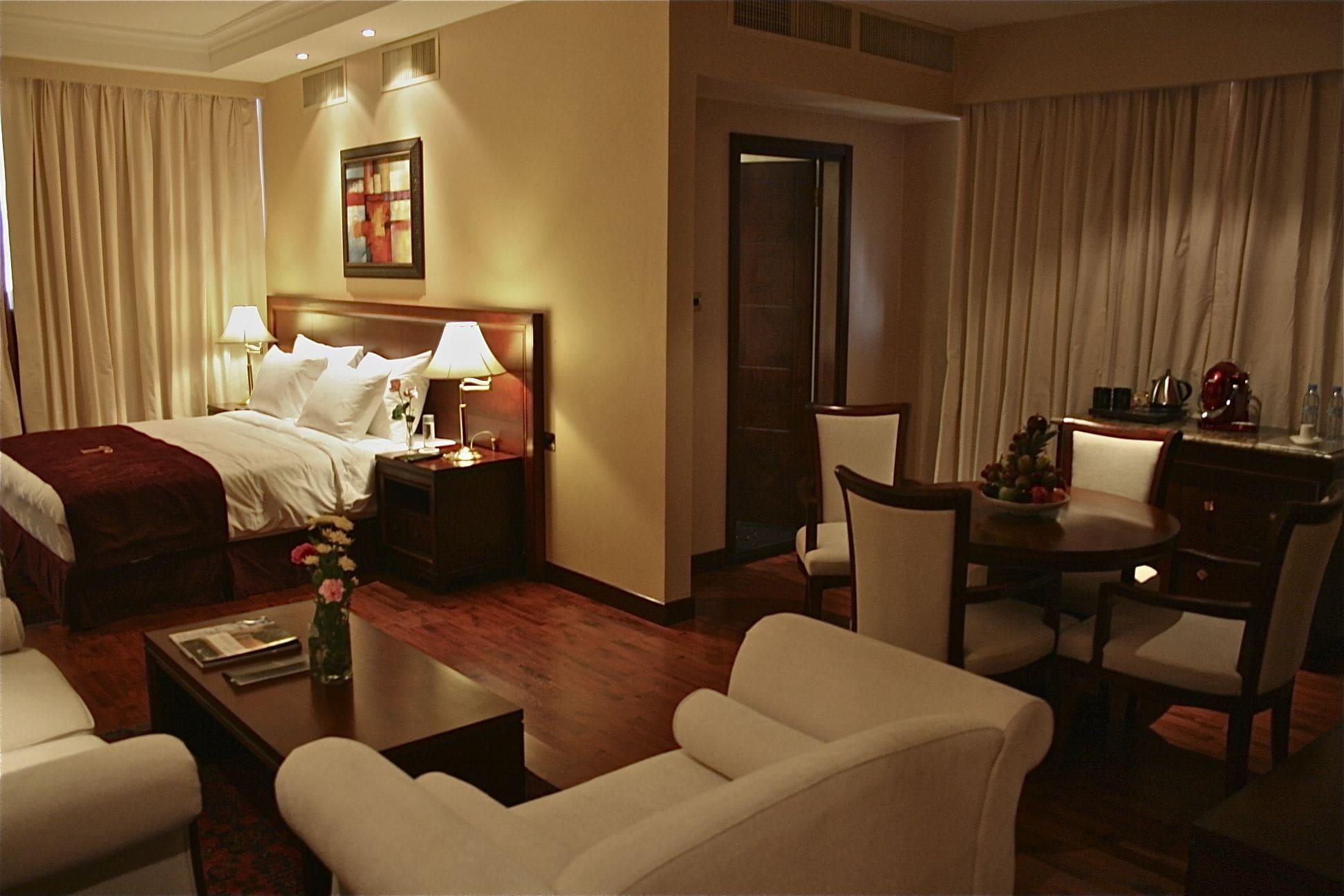 Trianon Royal Hotel Abu Dabi Oda fotoğraf