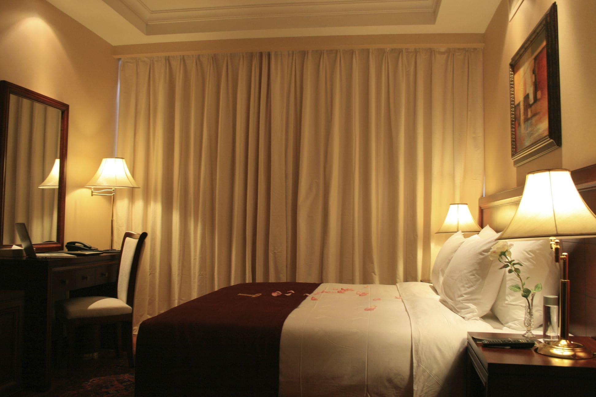 Trianon Royal Hotel Abu Dabi Dış mekan fotoğraf