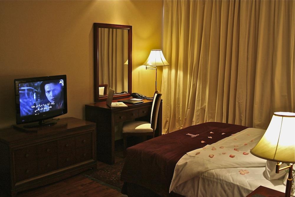 Trianon Royal Hotel Abu Dabi Dış mekan fotoğraf