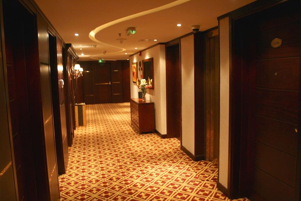 Trianon Royal Hotel Abu Dabi Dış mekan fotoğraf