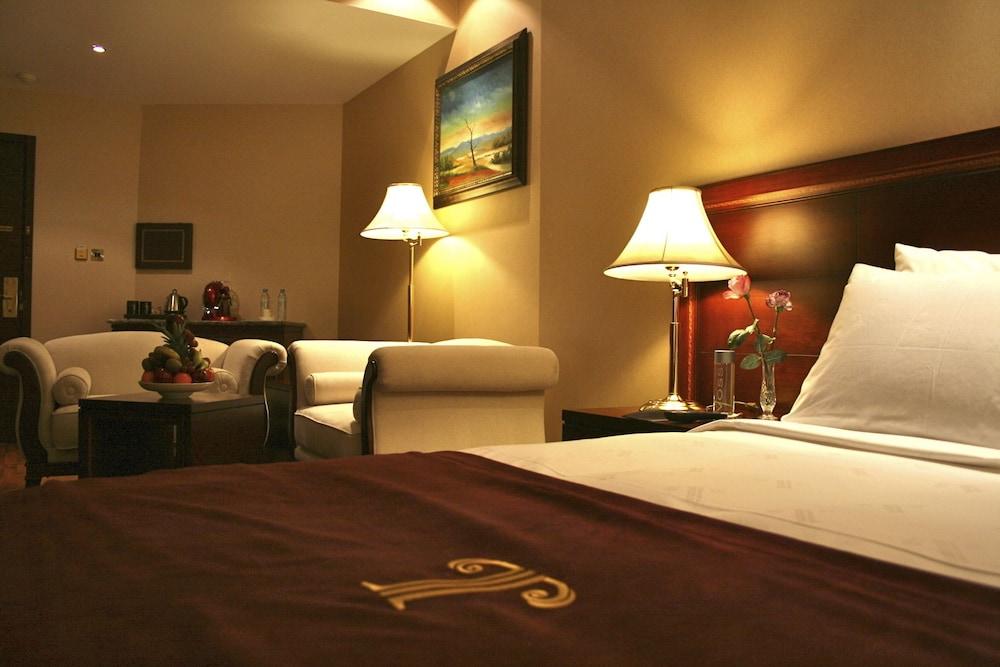 Trianon Royal Hotel Abu Dabi Dış mekan fotoğraf